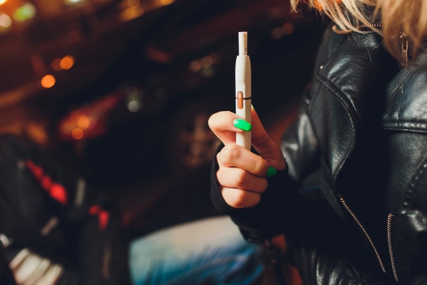 Osoby niepełnoletnie nie kupią e-papierosów i woreczków z nikotyną