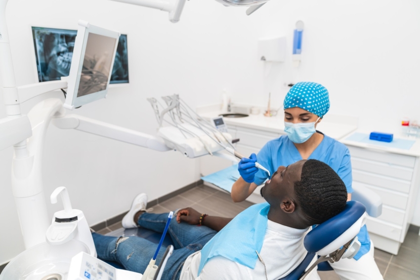 Cudzoziemiec u dentysty: jak pokonać bariery językowe?