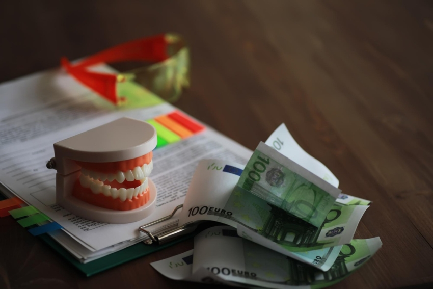Francja: 10 tys. euro kary dla dentysty za brak dostępu do dokumentacji medycznej