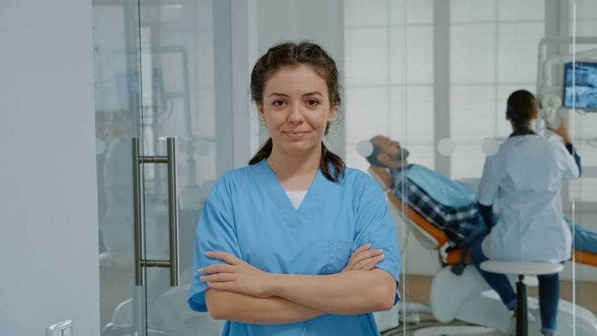 Asystentki stomatologiczne: niedocenione bohaterki gabinetów