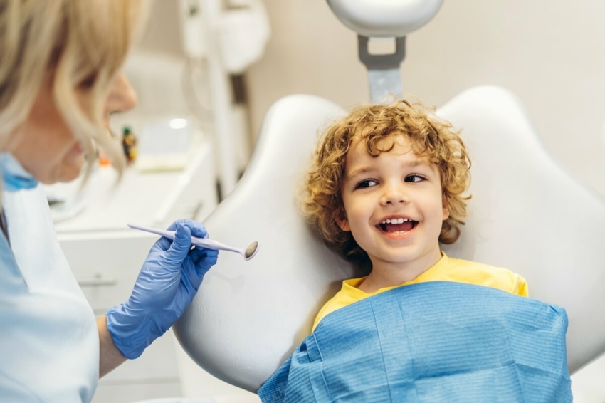 Większość rodziców nie wie, kiedy iść z dzieckiem do dentysty