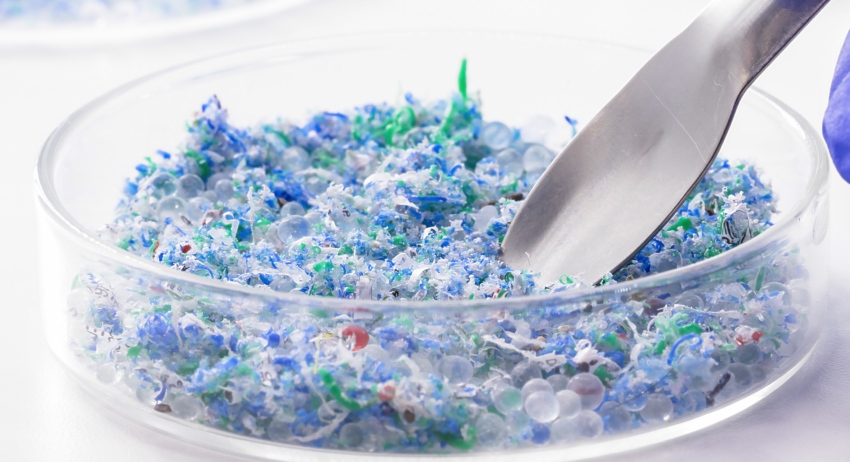 Skutki inhalacji mikroplastiku poważniejsze niż sądzono?
