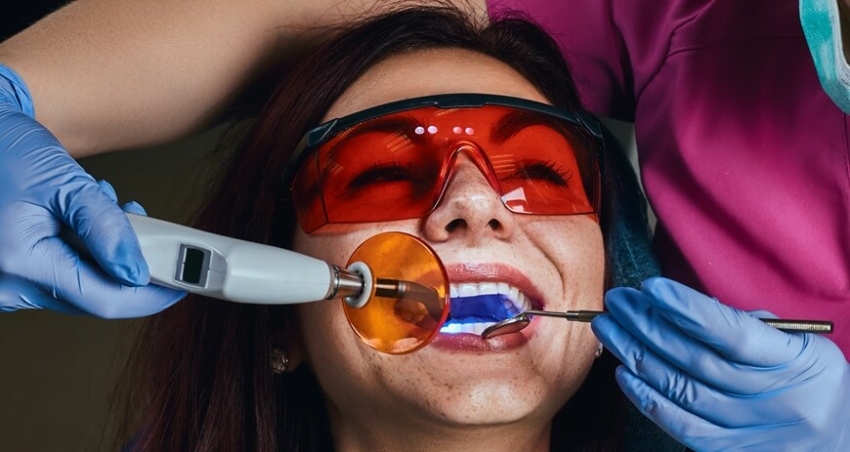 Laserowe leczenie próchnicy zębów. Jak w stomatologii wykorzystuje się lasery?