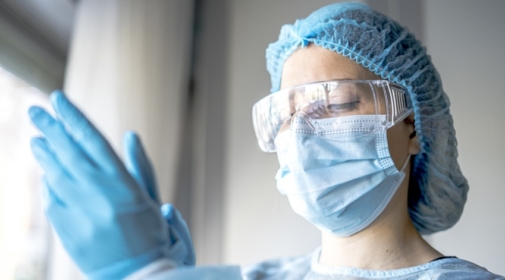 Maski i półmaski filtrujące uwalniają szkodliwy mikroplastik