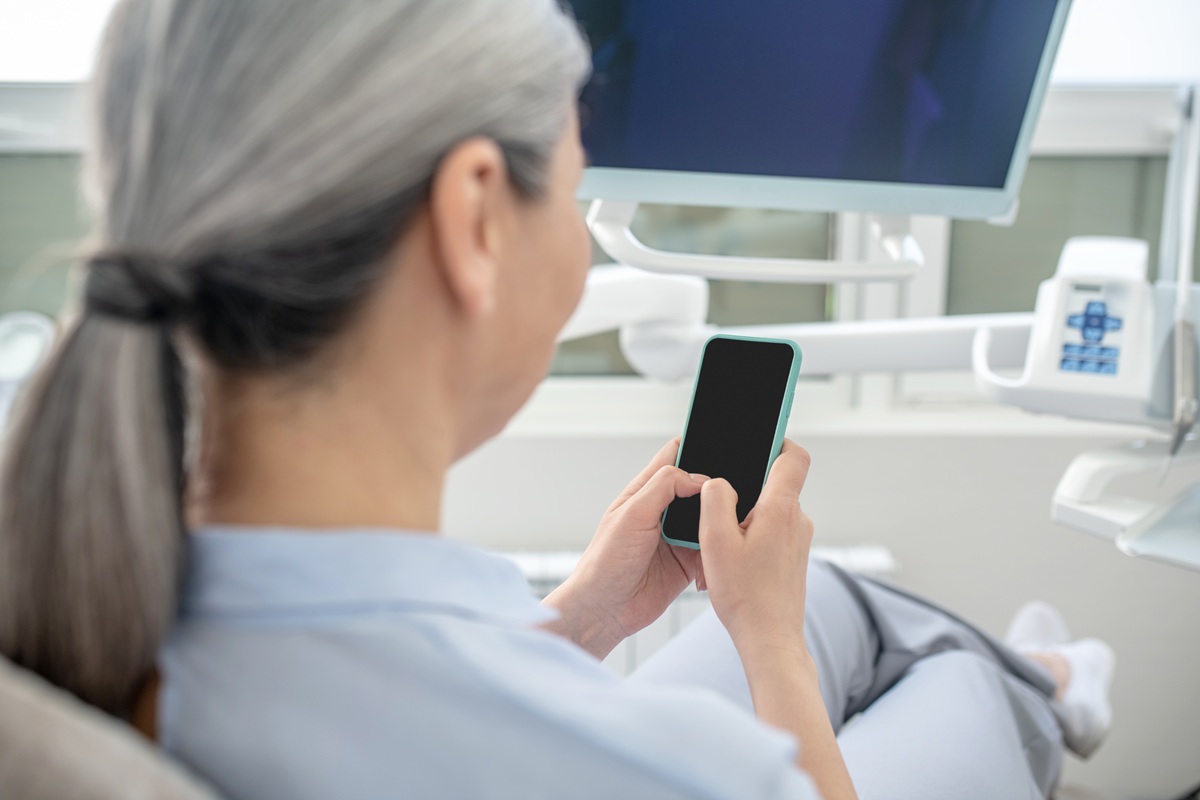 Sztuczna inteligencja pomoże wykrywać problemy stomatologiczne u seniorów